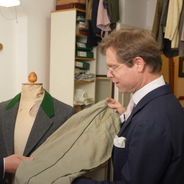 Michael Possanner Video Highlight 4 Video highlight 4: “It's Jägerleinen, the hunter's linen… This would be the summer version.”